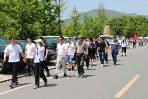 踐行“兩山”理念，彰顯青春風(fēng)采 ——房總集團團委組織開展“五四”